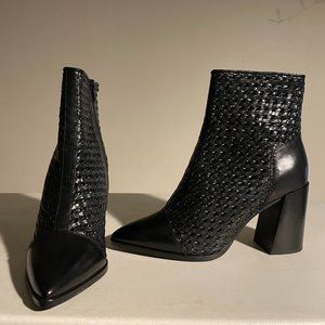 WOMENS BEAUTIFUL LEATHER LATTICE BOOTIES US SIZE 8